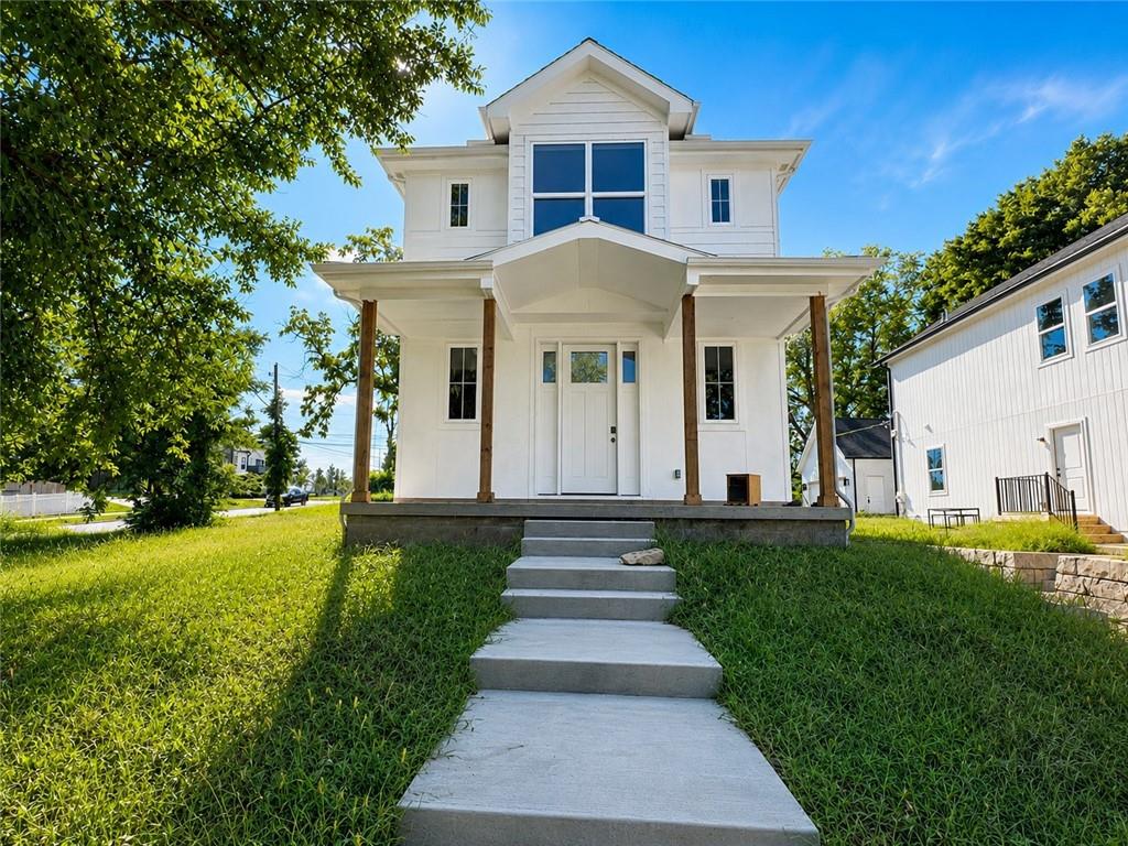1st image of 2844 Tracy Ave, Kansas City, MO 64109 | MLS# 2617835