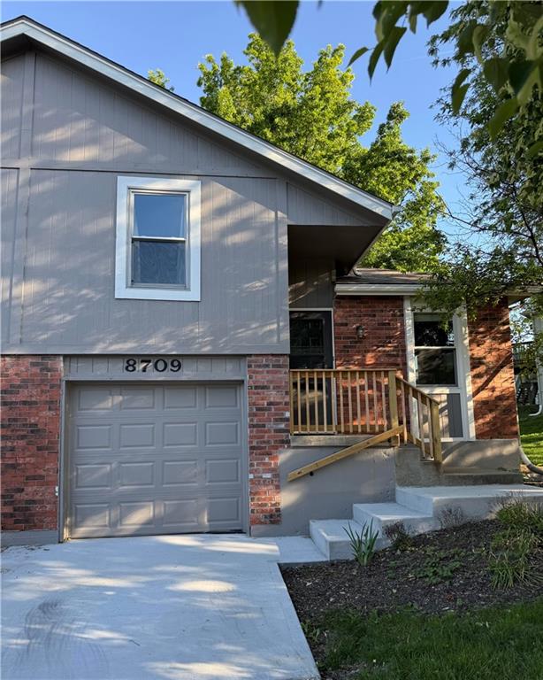 Homes for sale in Kansas City, MO | 8709 N Hull Ave, Kansas City, MO 64154 | MLS# 2618286