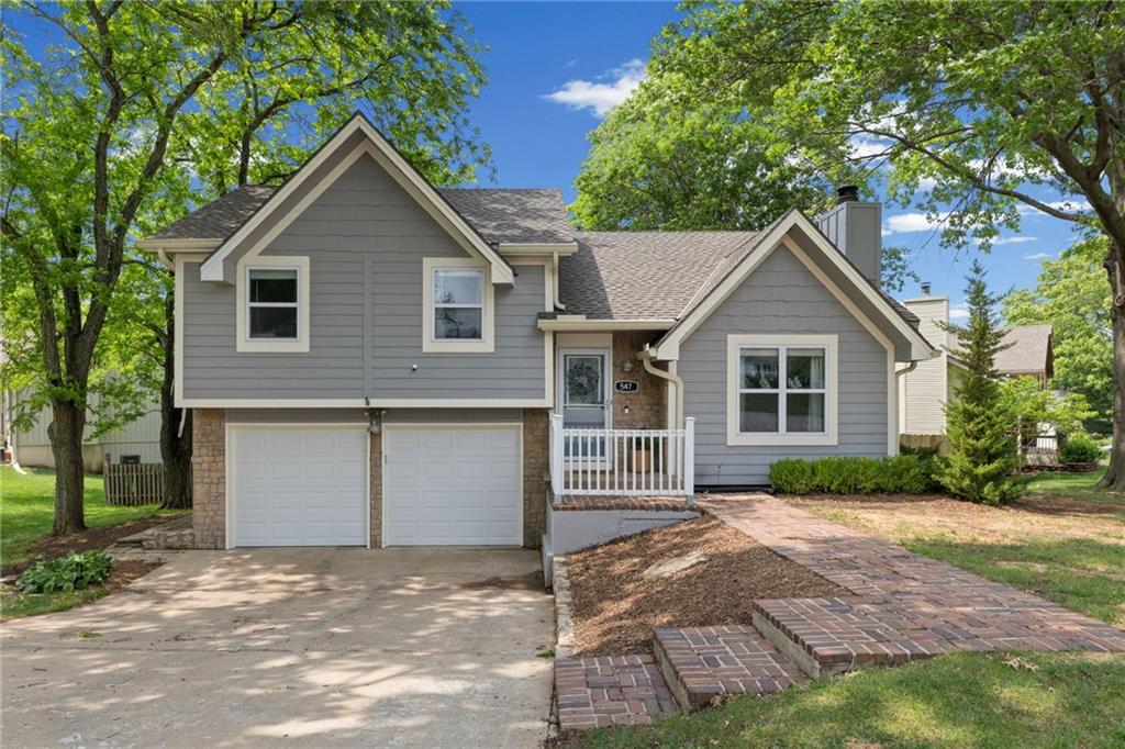 Homes for sale in Olathe, KS | 547 N Persimmon Dr, Olathe, KS 66061 | MLS# 2618441