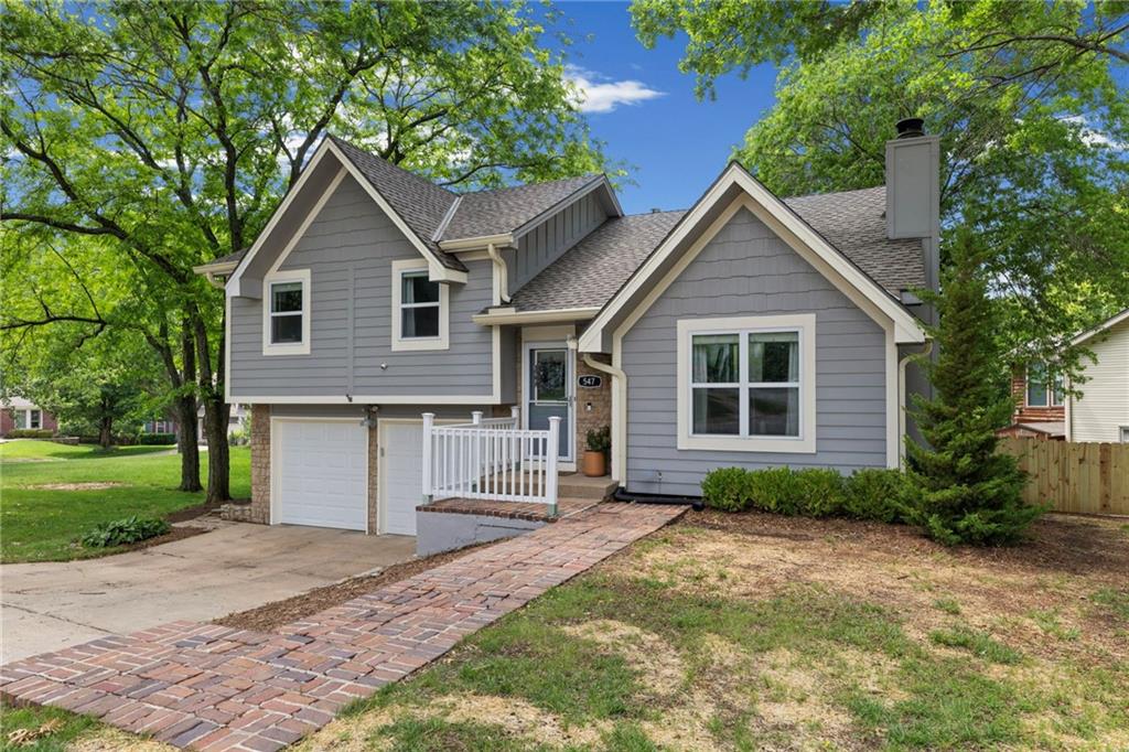 Homes for sale in Olathe, KS | 547 N Persimmon Dr, Olathe, KS 66061 | MLS# 2618441