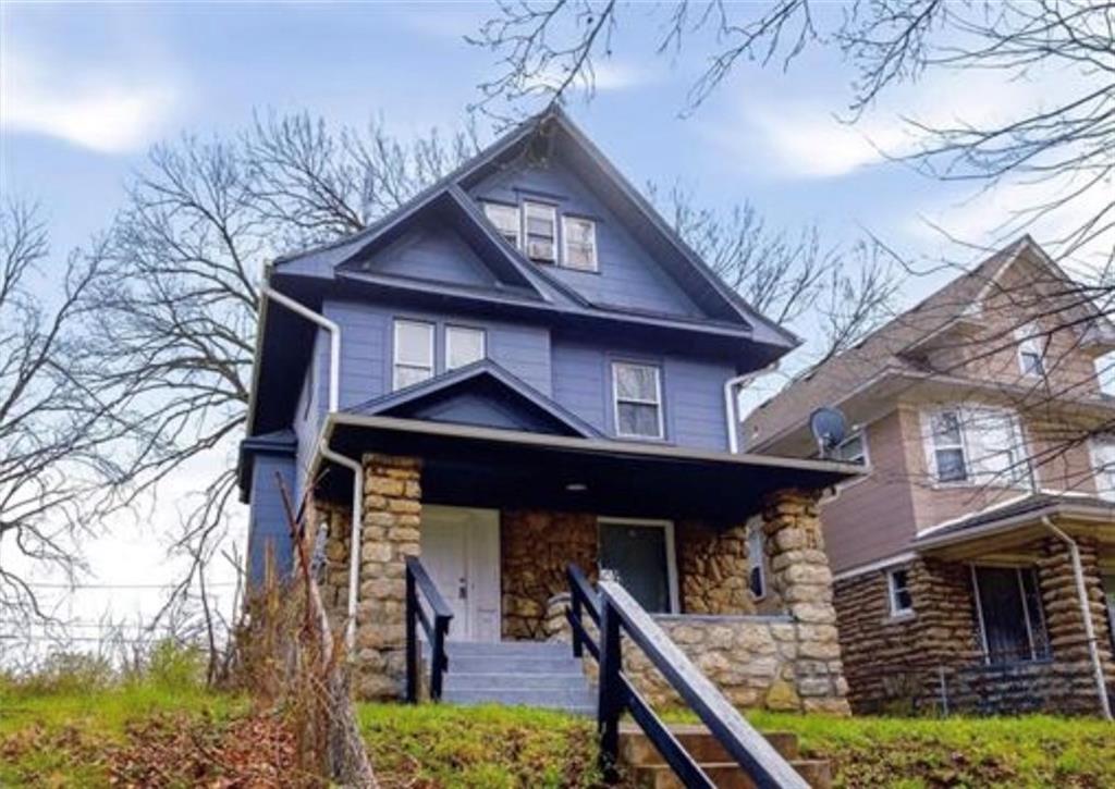 Homes for sale in Kansas City, MO | 3617 Olive St, Kansas City, MO 64109 | MLS# 2618474