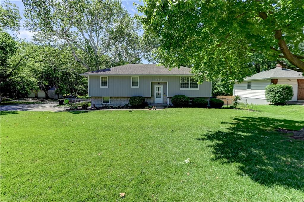 Homes for sale in Shawnee, KS | 9901 W 55th St, Shawnee, KS 66203 | MLS# 2618517