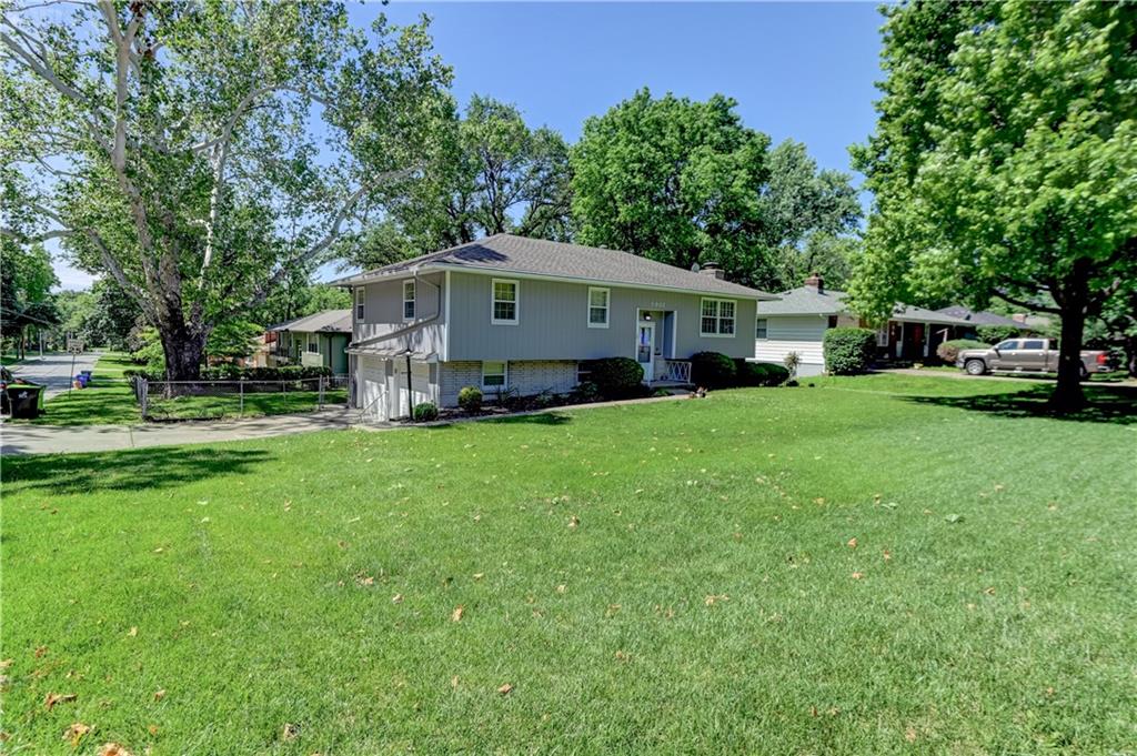 Homes for sale in Shawnee, KS | 9901 W 55Th St, Shawnee, KS 66203 | MLS# 2618517