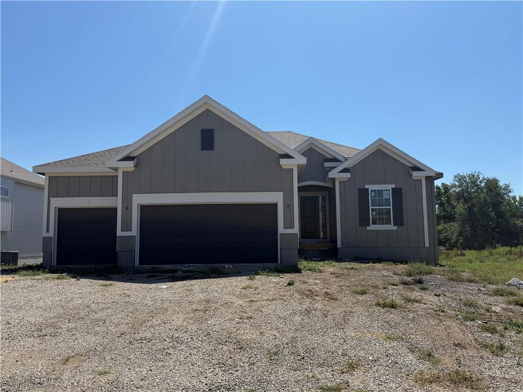 Photo 2 of Single family home for sale at 621 E 13th Street, Kearney, MO 64060 | MLS# 2618546 | Listing updated on 2026-09-04
