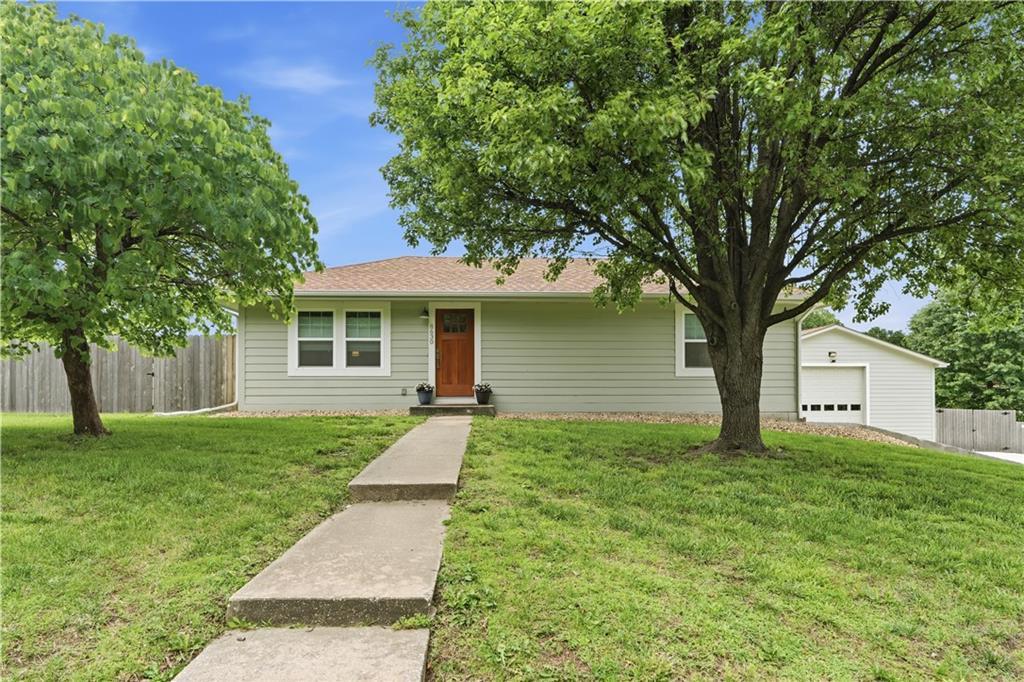 Homes for sale in De Soto, KS | 8630 Hilltop Rd, De Soto, KS 66018 | MLS# 2618594