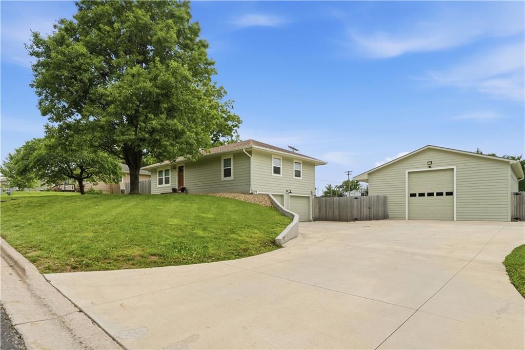 Homes for sale in De Soto, KS | 8630 Hilltop Rd, De Soto, KS 66018 | MLS# 2618594