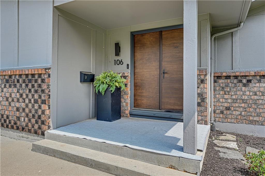 3rd image of 106 E 104Th St, Kansas City, MO 64114 | MLS# 2618759