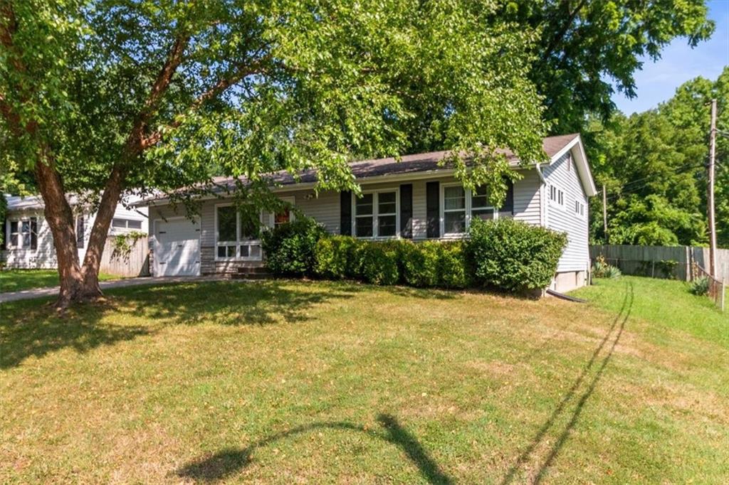 2nd image of 811 Union Cir, Sugar Creek, MO 64050 | MLS# 2619174
