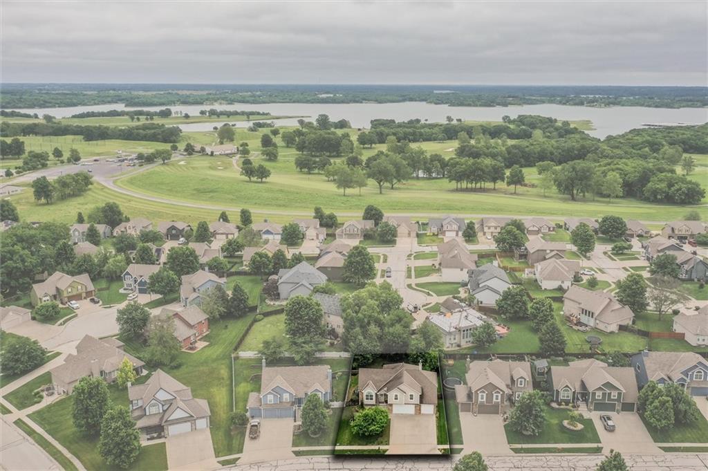 2nd image of 18109 Guinevere Ct, Smithville, MO 64089 | MLS# 2619195