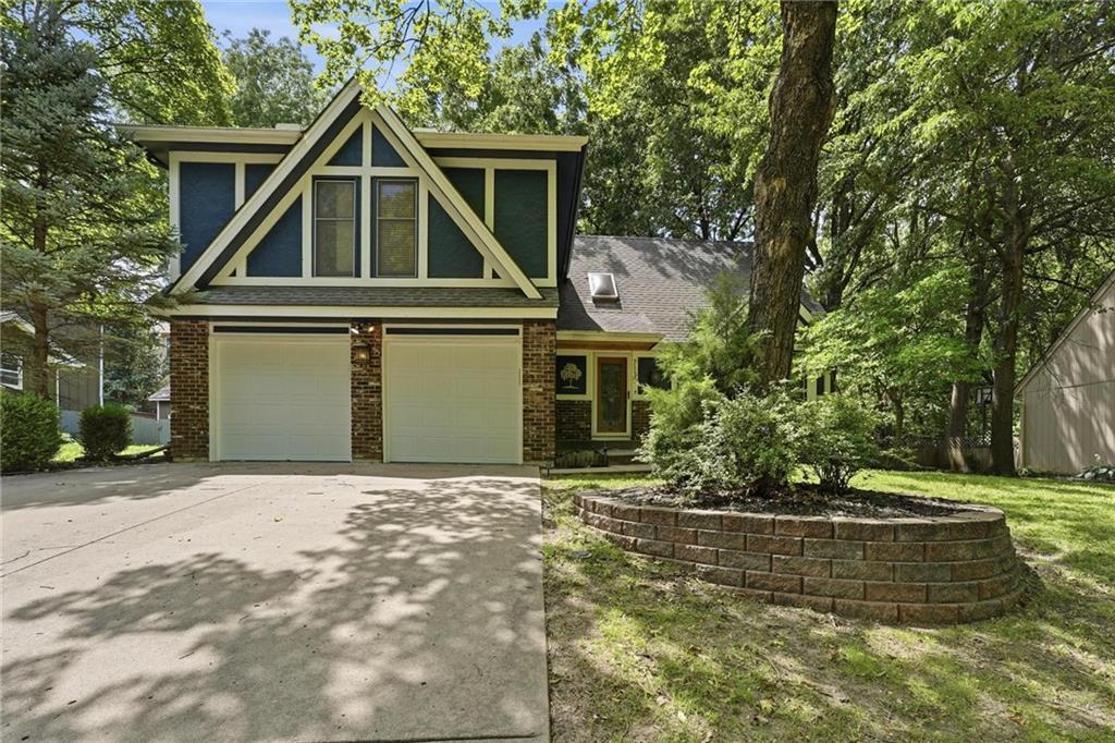 1st image of 7130 N Woodland Ave, Gladstone, MO 64118 | MLS# 2619619