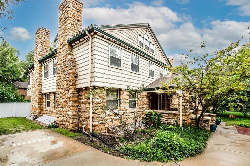2nd image of 612 Emanuel Cleaver Ii Blvd, Kansas City, MO 64110 | MLS# 2620141