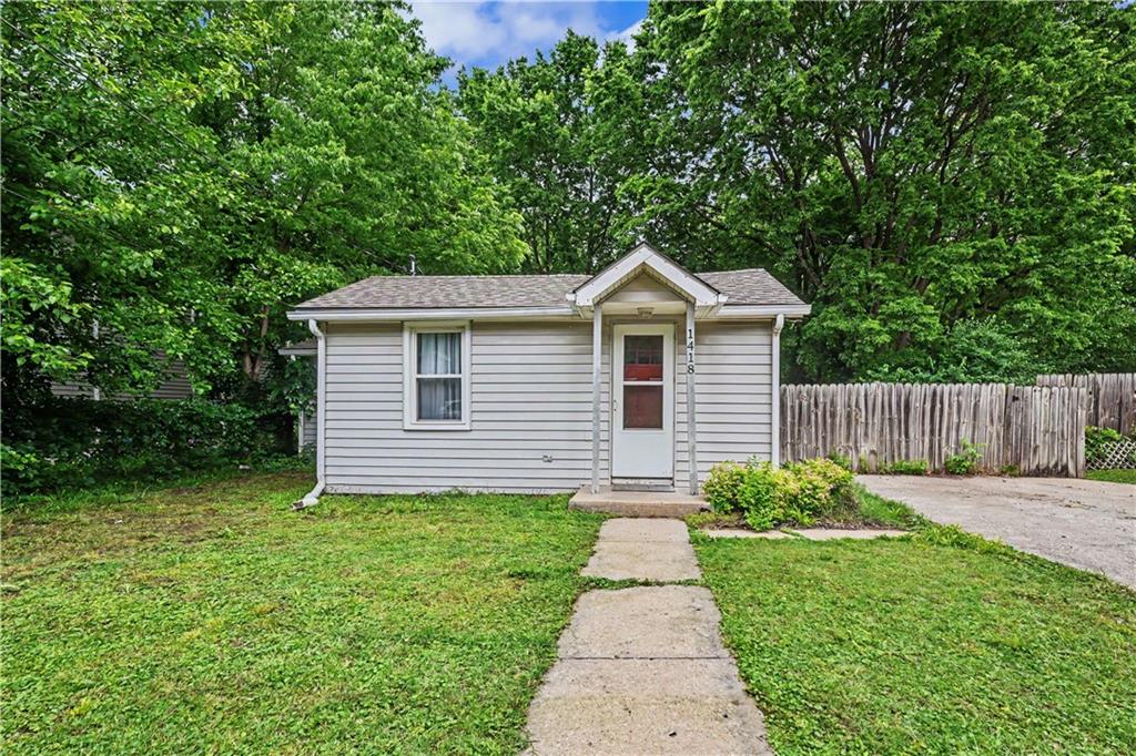 Homes for sale in Lawrence, KS | 1418 Maple Ln, Lawrence, KS 66044 | MLS# 2620642