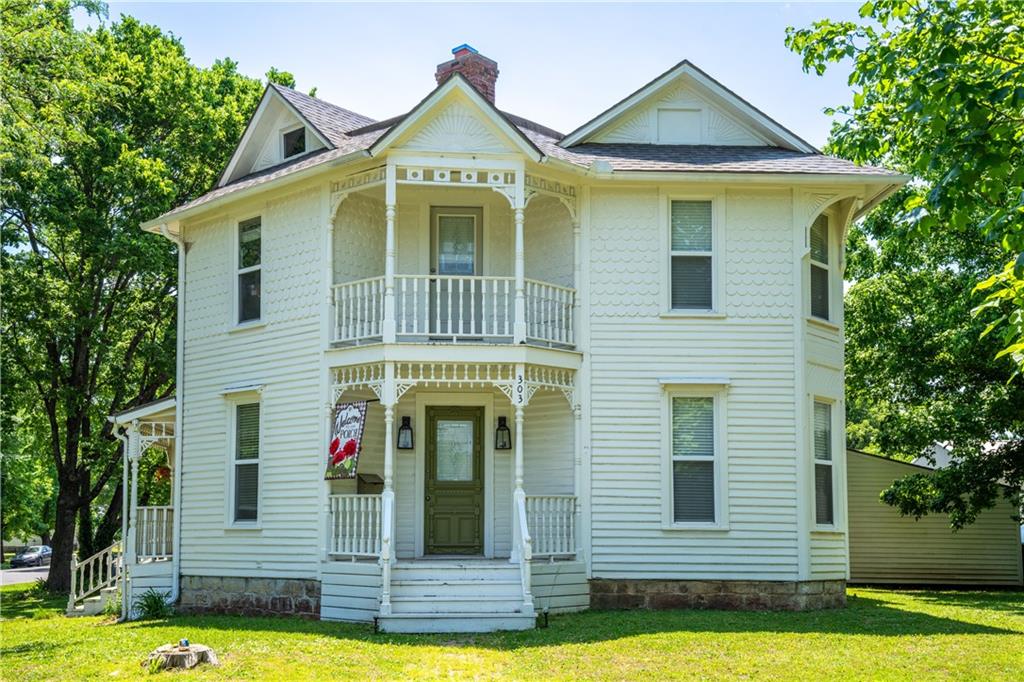 Homes for sale in Chanute, KS | 303 W 3rd St, Chanute, KS 66720 | MLS# 2620915
