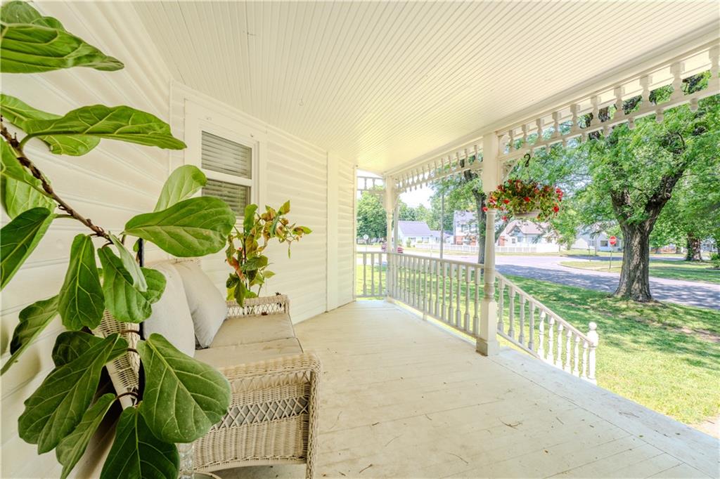 Homes for sale in Chanute, KS | 303 W 3Rd St, Chanute, KS 66720 | MLS# 2620915