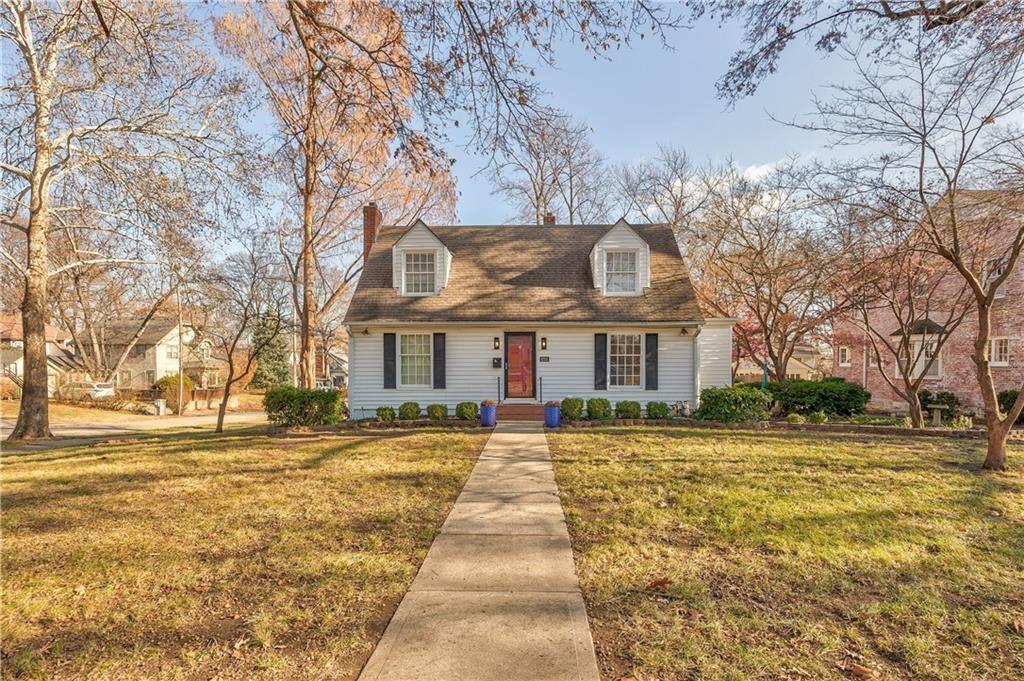 Homes for sale in Kansas City, MO | 6203 Morningside Dr, Kansas City, MO 64113 | MLS# 2620987