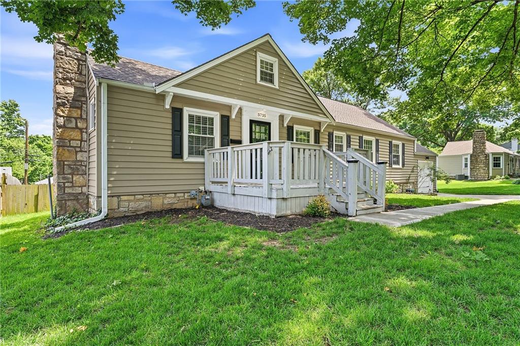 Homes for sale in Mission, KS | 5735 Walmer St, Mission, KS 66202 | MLS# 2621252