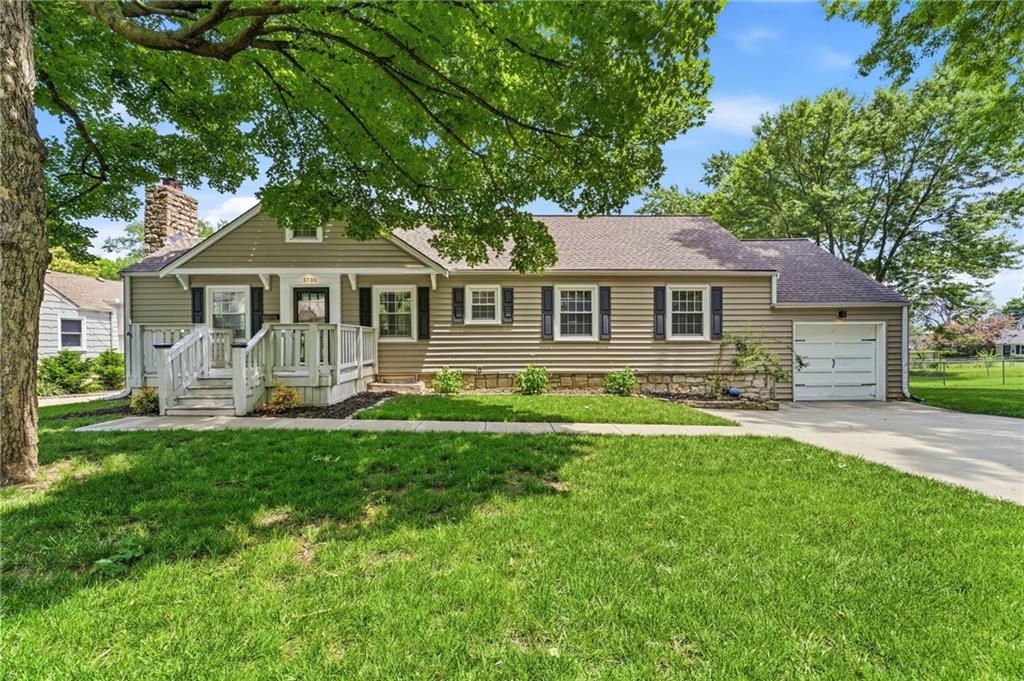 Homes for sale in Mission, KS | 5735 Walmer St, Mission, KS 66202 | MLS# 2621252