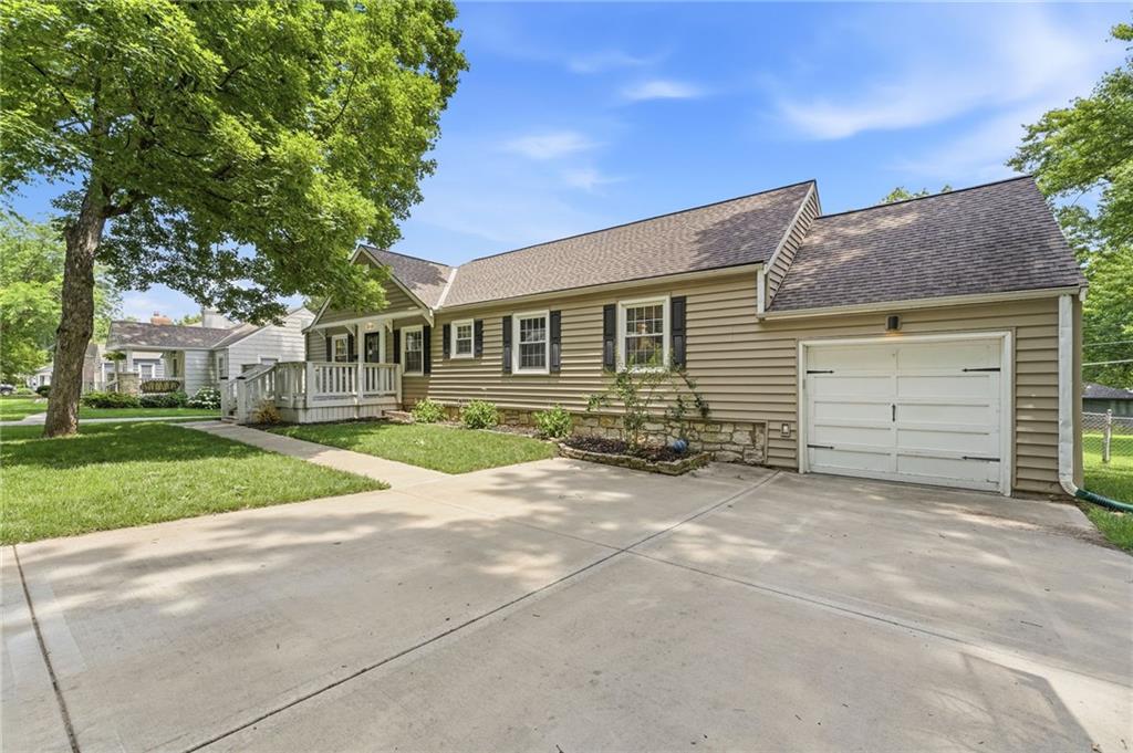 Homes for sale in Mission, KS | 5735 Walmer St, Mission, KS 66202 | MLS# 2621252