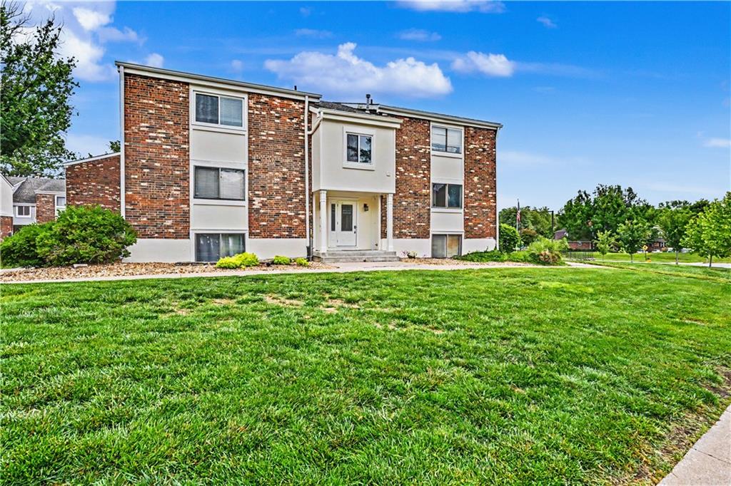 Homes for sale in Overland Park, KS | 10106 W 96th Ter #D, Overland Park, KS 66212 | MLS# 2621283