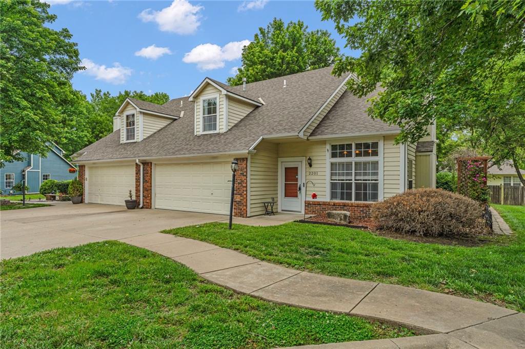 Homes for sale in Lawrence, KS | 2201 Vail Wy, Lawrence, KS 66047 | MLS# 2621373