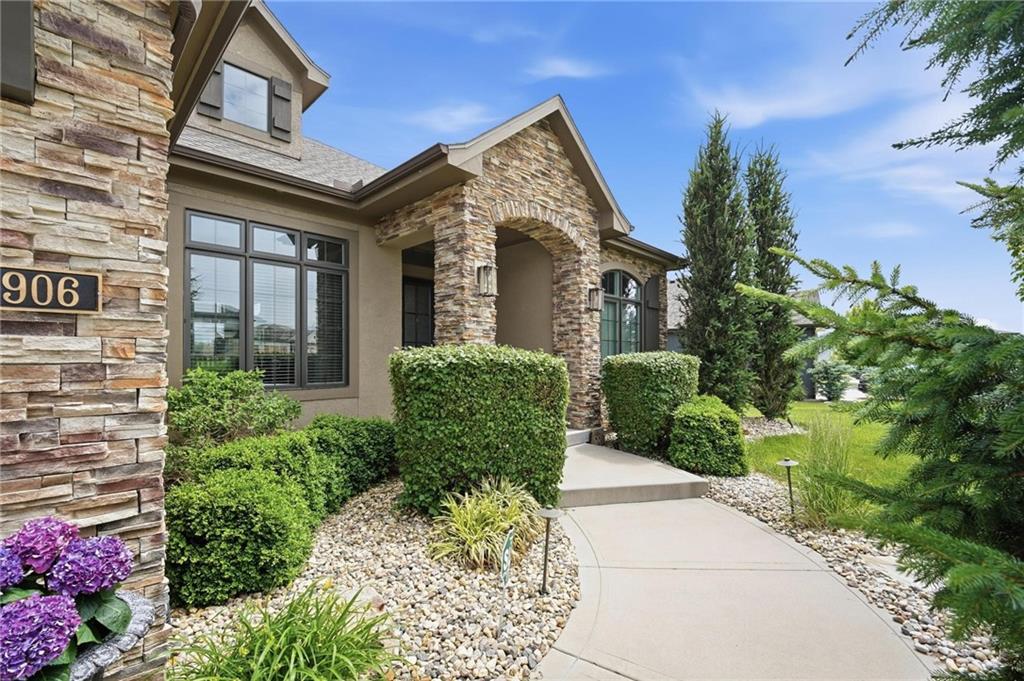 3rd image of 906 Creekmoor Dr, Raymore, MO 64083 | MLS# 2621398