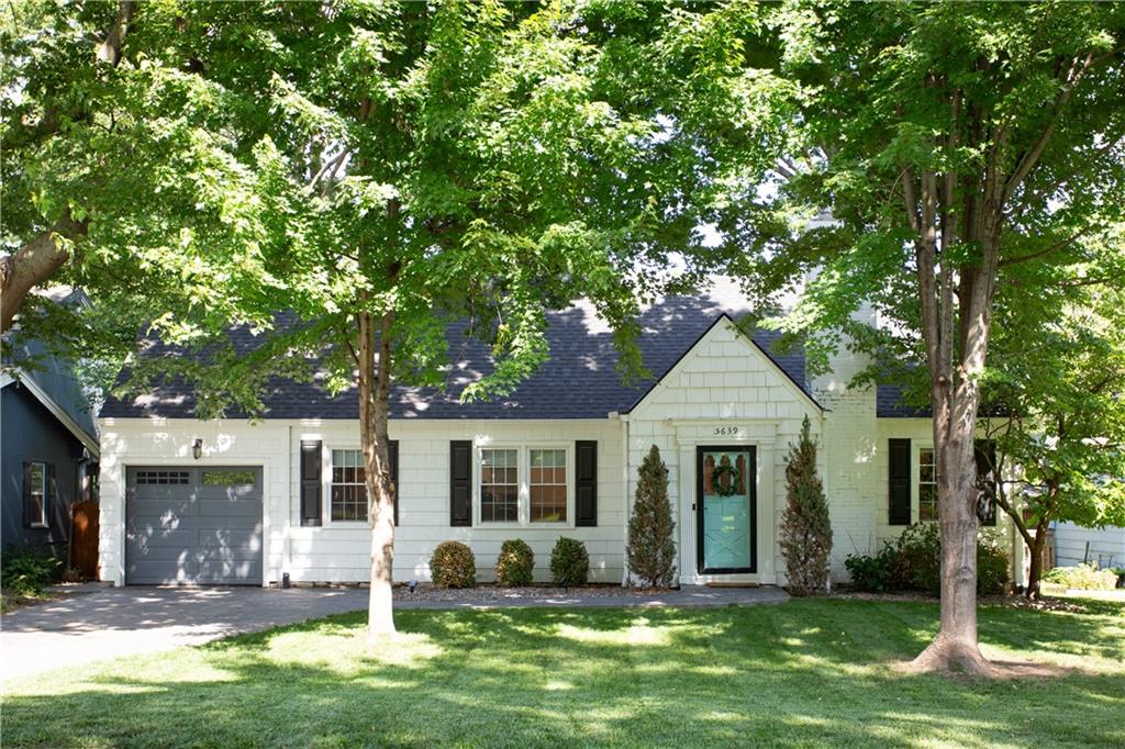 Homes for sale in Mission, KS | 5639 Maple St, Mission, KS 66202 | MLS# 2621424