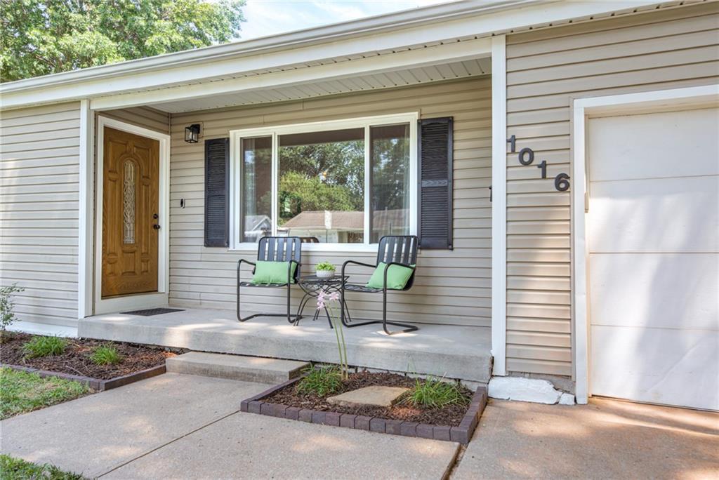 2nd image of 1016 E Elm St, Olathe, KS 66061 | MLS# 2621509