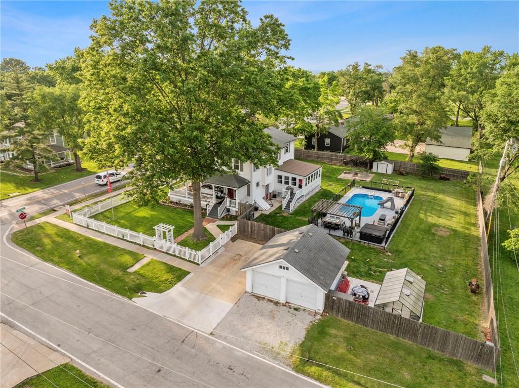 3rd image of 601 Ne Douglas St, Lees Summit, MO 64063 | MLS# 2621566