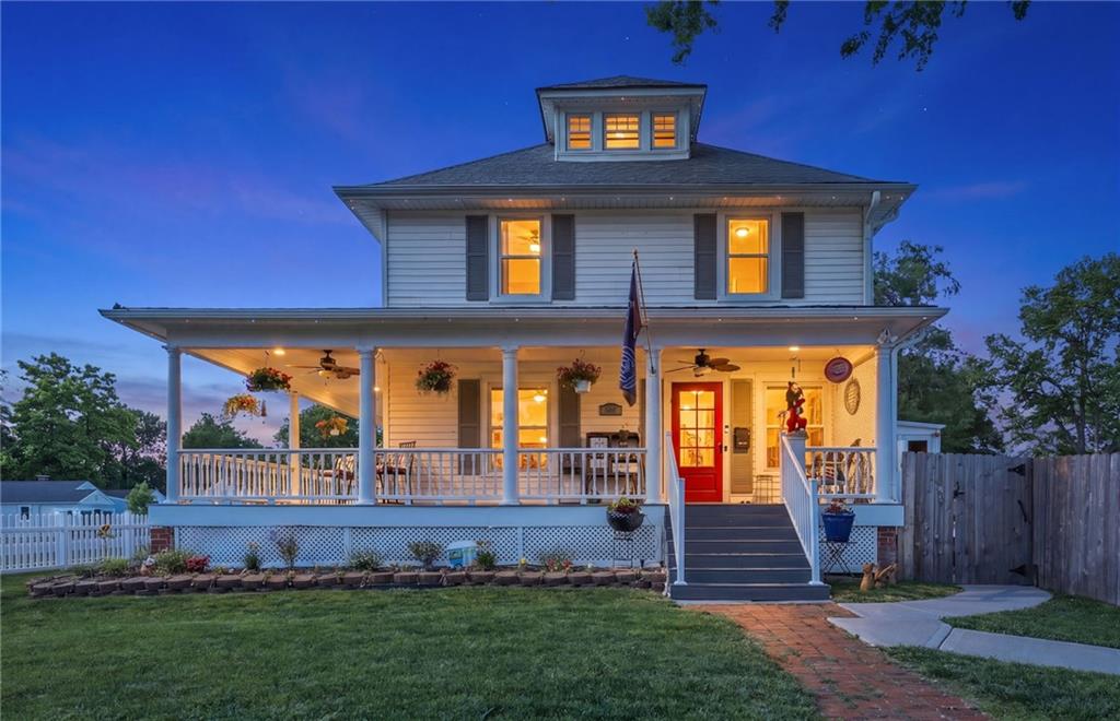 1st image of 601 Ne Douglas St, Lees Summit, MO 64063 | MLS# 2621566