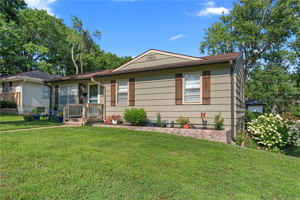 Homes for sale in Kansas City, MO | 5001 N Michigan Ave, Kansas City, MO 64118 | MLS# 2621602