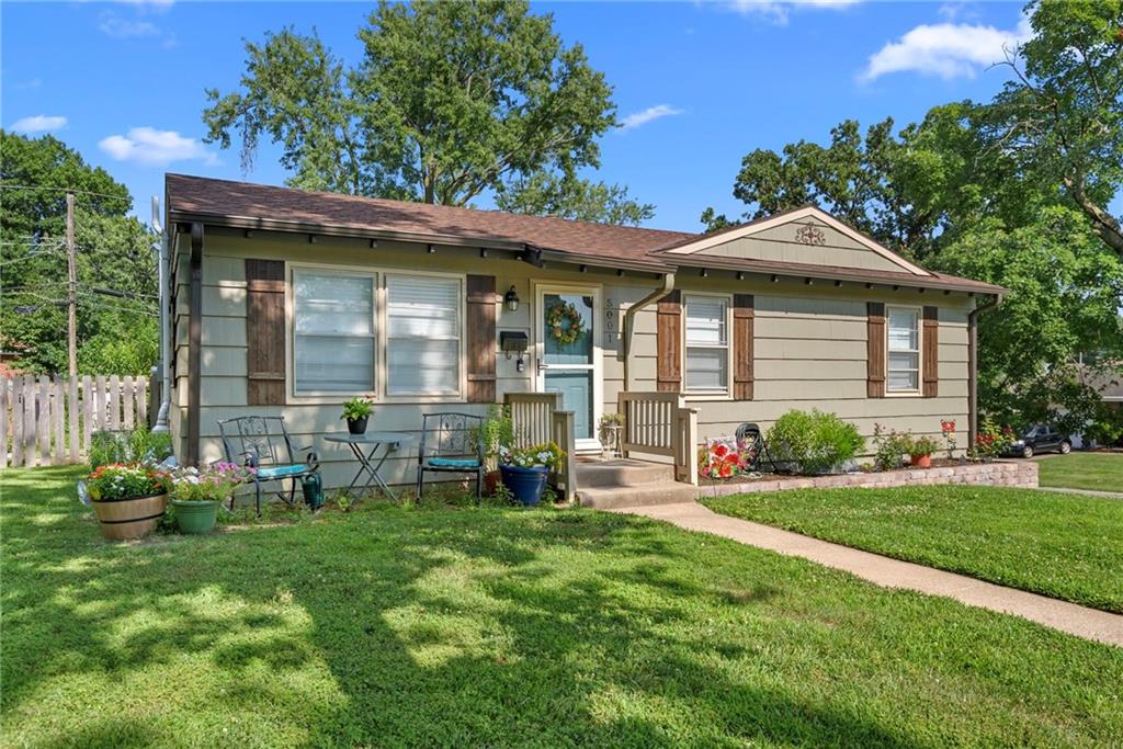 Homes for sale in Kansas City, MO | 5001 N Michigan Ave, Kansas City, MO 64118 | MLS# 2621602