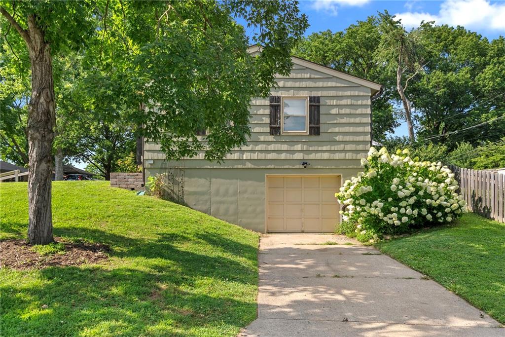 Homes for sale in Kansas City, MO | 5001 N Michigan Ave, Kansas City, MO 64118 | MLS# 2621602
