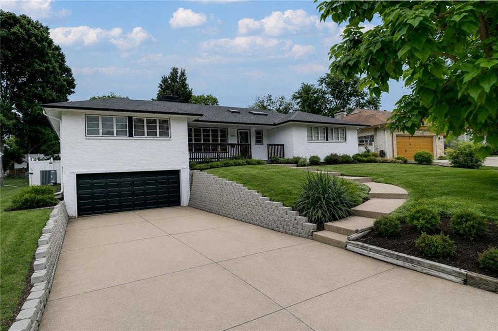1st image of 1102 W 85th Ter, Kansas City, MO 64114 | MLS# 2621823