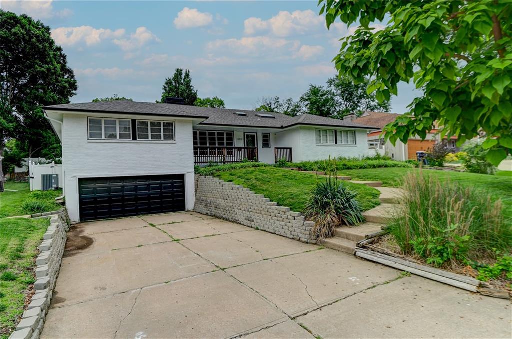 2nd image of 1102 W 85th Ter, Kansas City, MO 64114 | MLS# 2621823