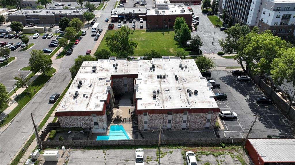 2nd image of 5010 Baltimore Ave, Kansas City, MO 64112