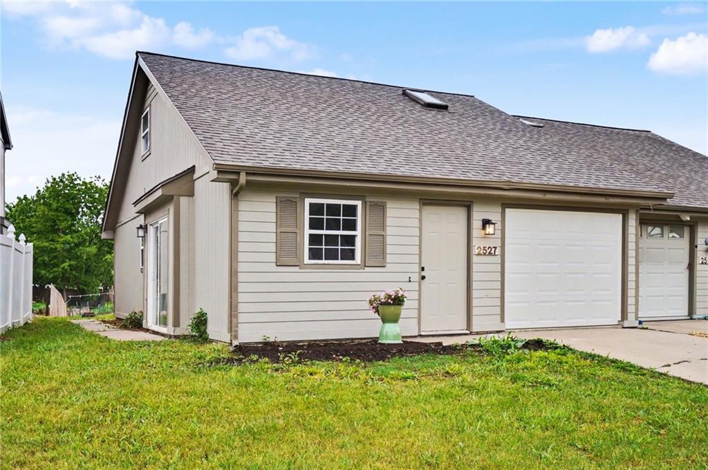 Homes for sale in Lawrence, KS | 2527 Morningside Dr, Lawrence, KS 66047 | MLS# 2621992