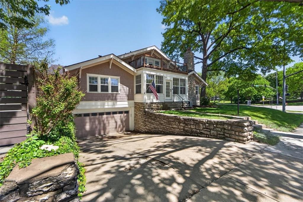 Homes for sale in Kansas City, MO | 5850 Brookside Blvd, Kansas City, MO 64113 | MLS# 2622211