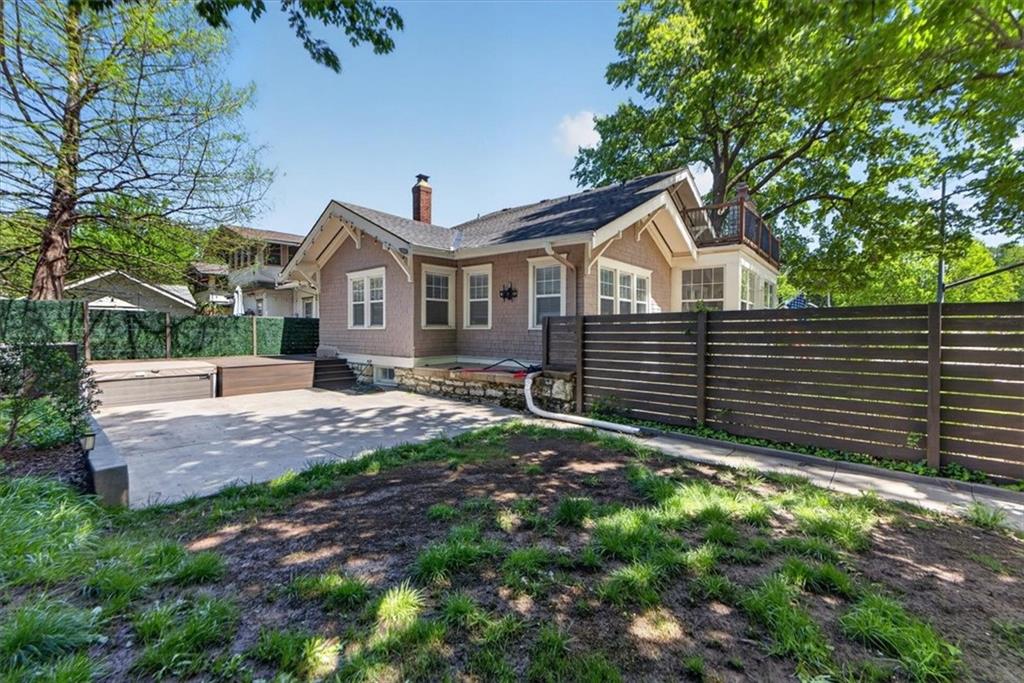 Homes for sale in Kansas City, MO | 5850 Brookside Blvd, Kansas City, MO 64113 | MLS# 2622211