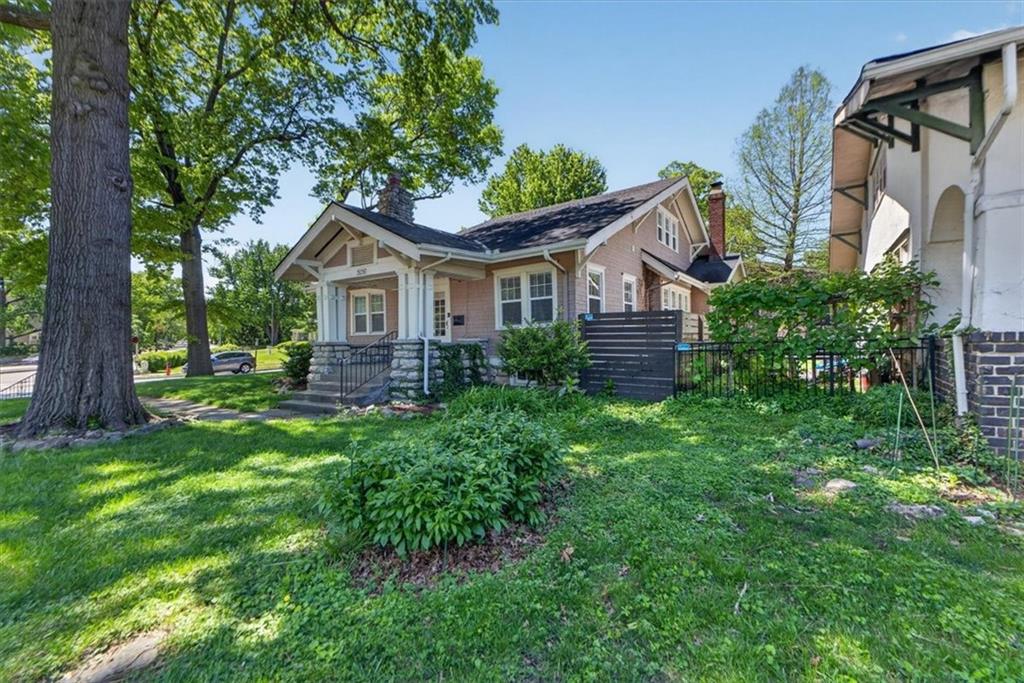 Homes for sale in Kansas City, MO | 5850 Brookside Blvd, Kansas City, MO 64113 | MLS# 2622211