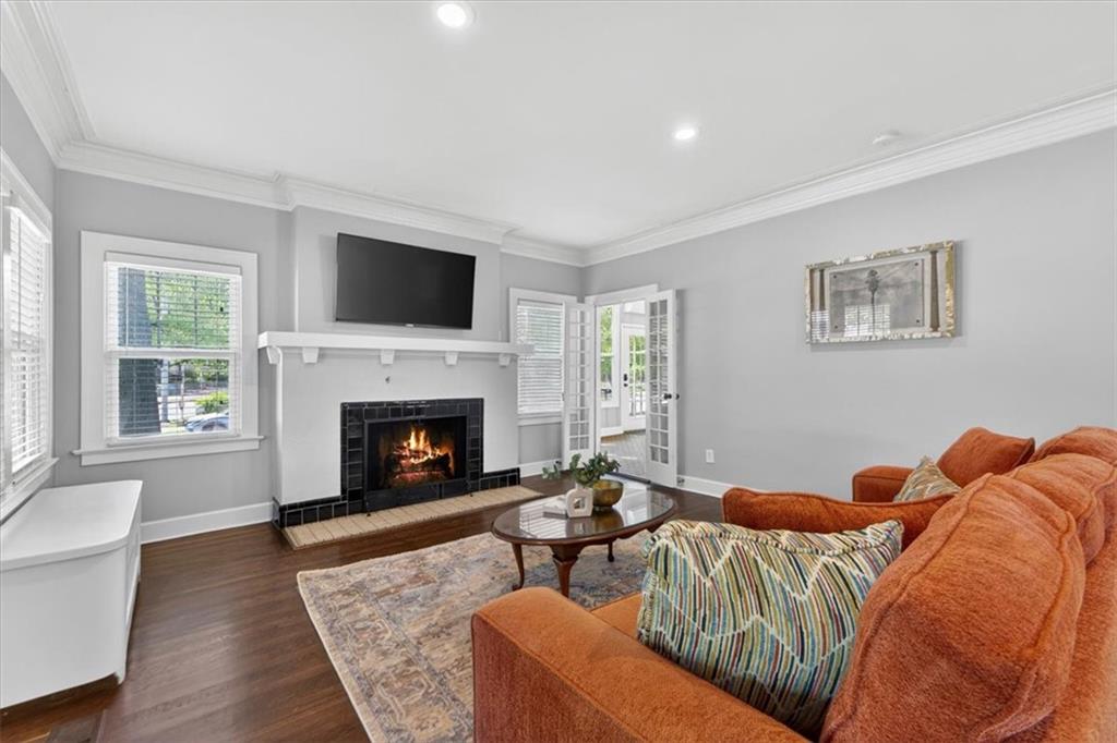 Homes for sale in Kansas City, MO | 5850 Brookside Blvd, Kansas City, MO 64113 | MLS# 2622211