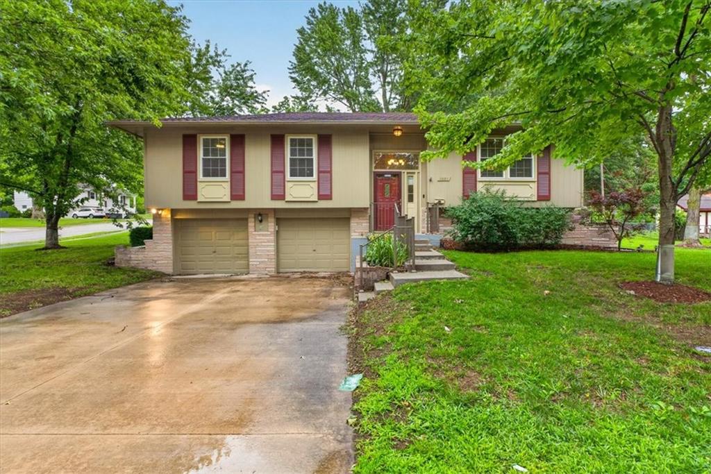 Homes for sale in Lees Summit, MO | 1001 Lakeview Blvd, Lees Summit, MO 64081 | MLS# 2622485