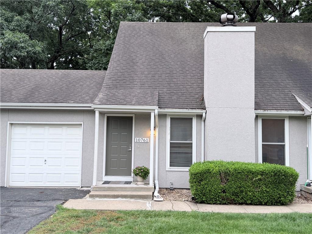 Homes for sale in Overland Park, KS | 10761 Oakmont St, Overland Park, KS 66210 | MLS# 2622547