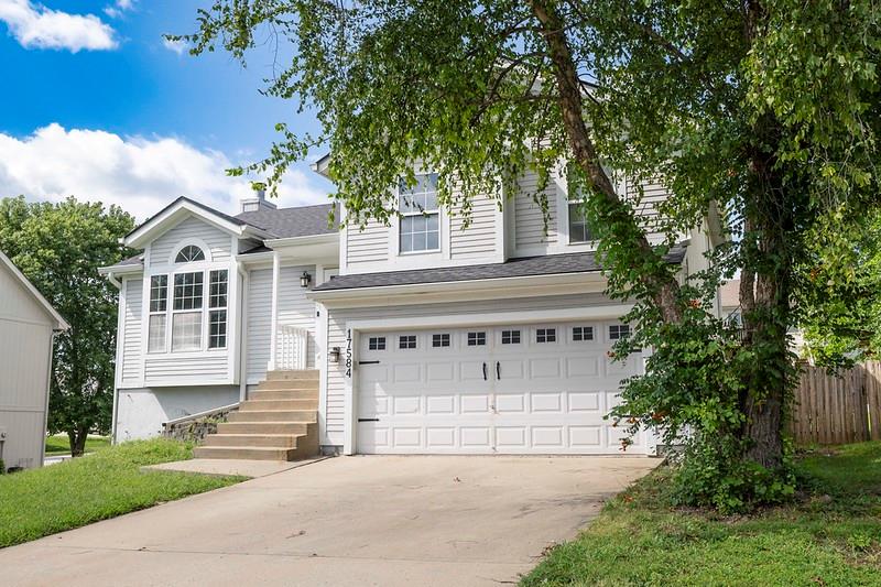 2nd image of 17584 W 111th Ter, Olathe, KS 66061 | MLS# 2622884