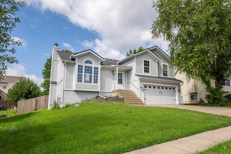 1st image of 17584 W 111th Ter, Olathe, KS 66061 | MLS# 2622884