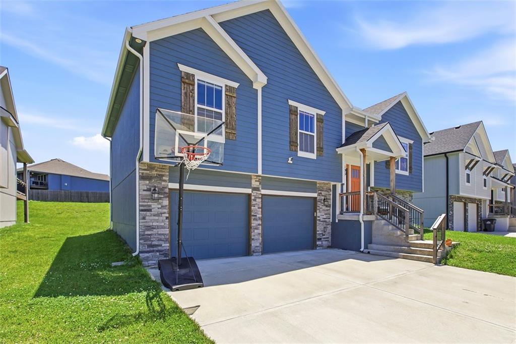 Homes for sale in Grain Valley, MO | 505 Sw Ridgeview Dr, Grain Valley, MO 64029 | MLS# 2622932