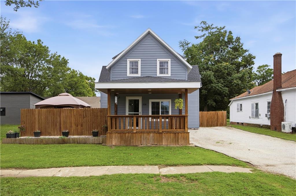 Homes for sale in Fredonia, KS | 226 N 8Th St, Fredonia, KS 66736 | MLS# 2622973