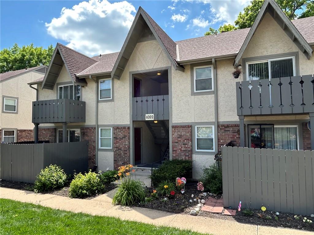 Homes for sale in Overland Park, KS | 6202 Robinson St #3, Overland Park, KS 66202 | MLS# 2623031