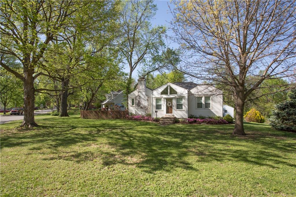 Homes for sale in Mission, KS | 5526 Lowell St, Mission, KS 66202 | MLS# 2623052