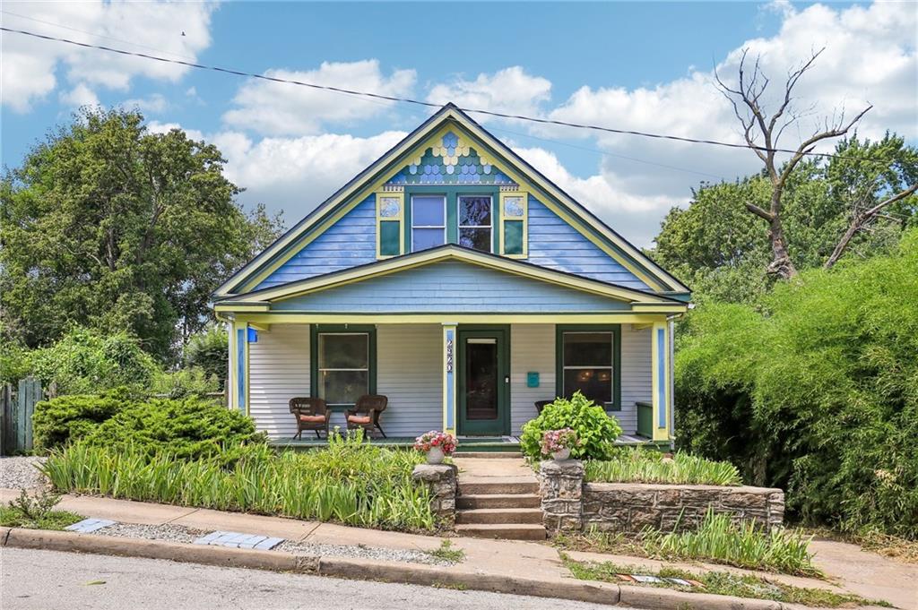 1st image of 2920 Holly St, Kansas City, MO 64108 | MLS# 2623133