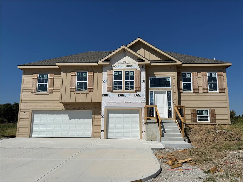 Photo 2 of Single family home for sale at 1110 Oak Ridge St, Kearney, MO 64060 | MLS# 2623162 | Listing updated on 2026-09-04